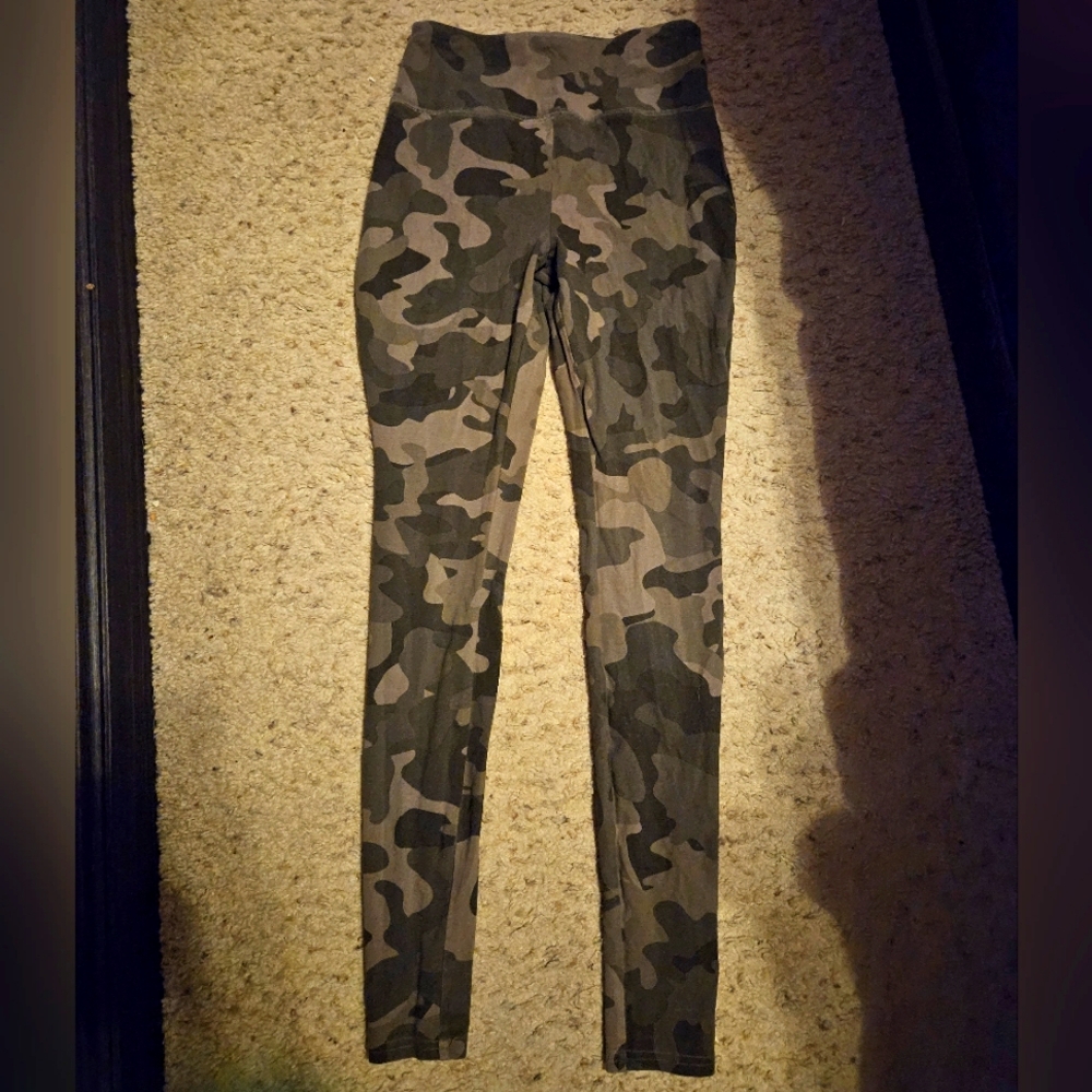 Women's size XS Mossimo leggings camo brown and green